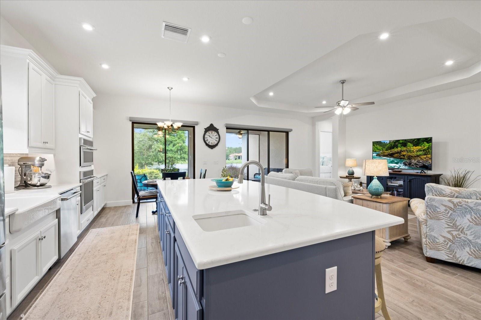 Listing photo id 7 for 11398 Juglans Drive