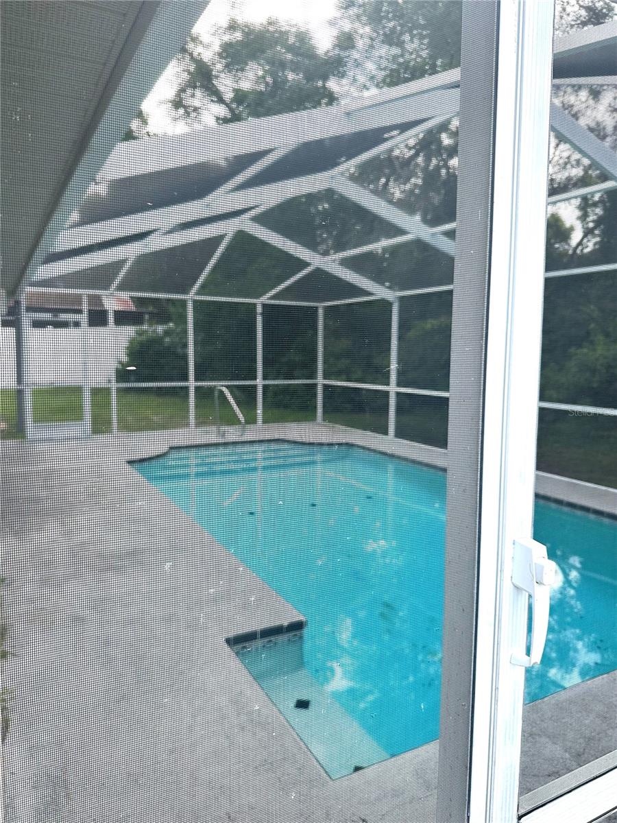 Listing photo id 11 for 6354 Freeport Drive