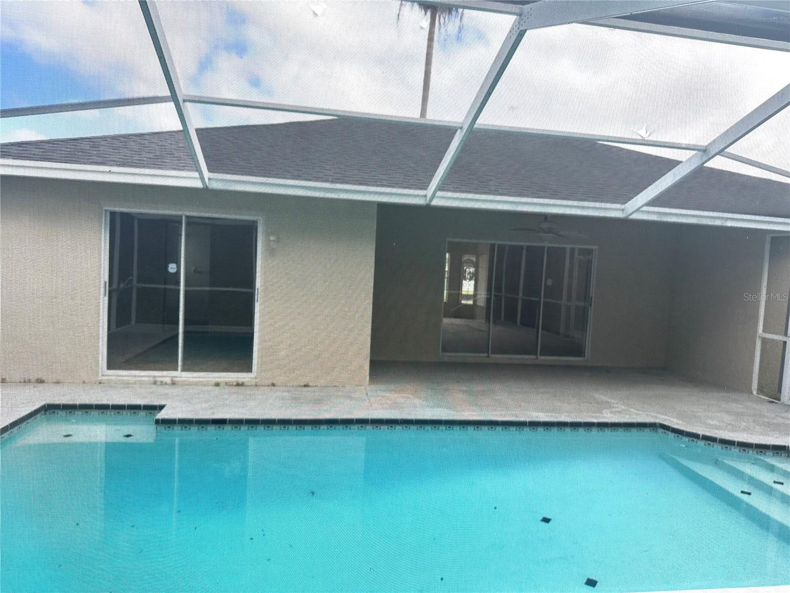 Listing photo id 12 for 6354 Freeport Drive