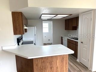 Listing photo id 2 for 6354 Freeport Drive