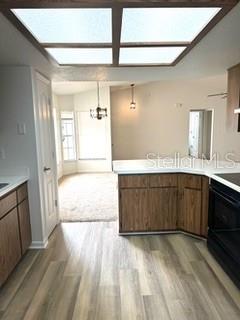 Listing photo id 3 for 6354 Freeport Drive