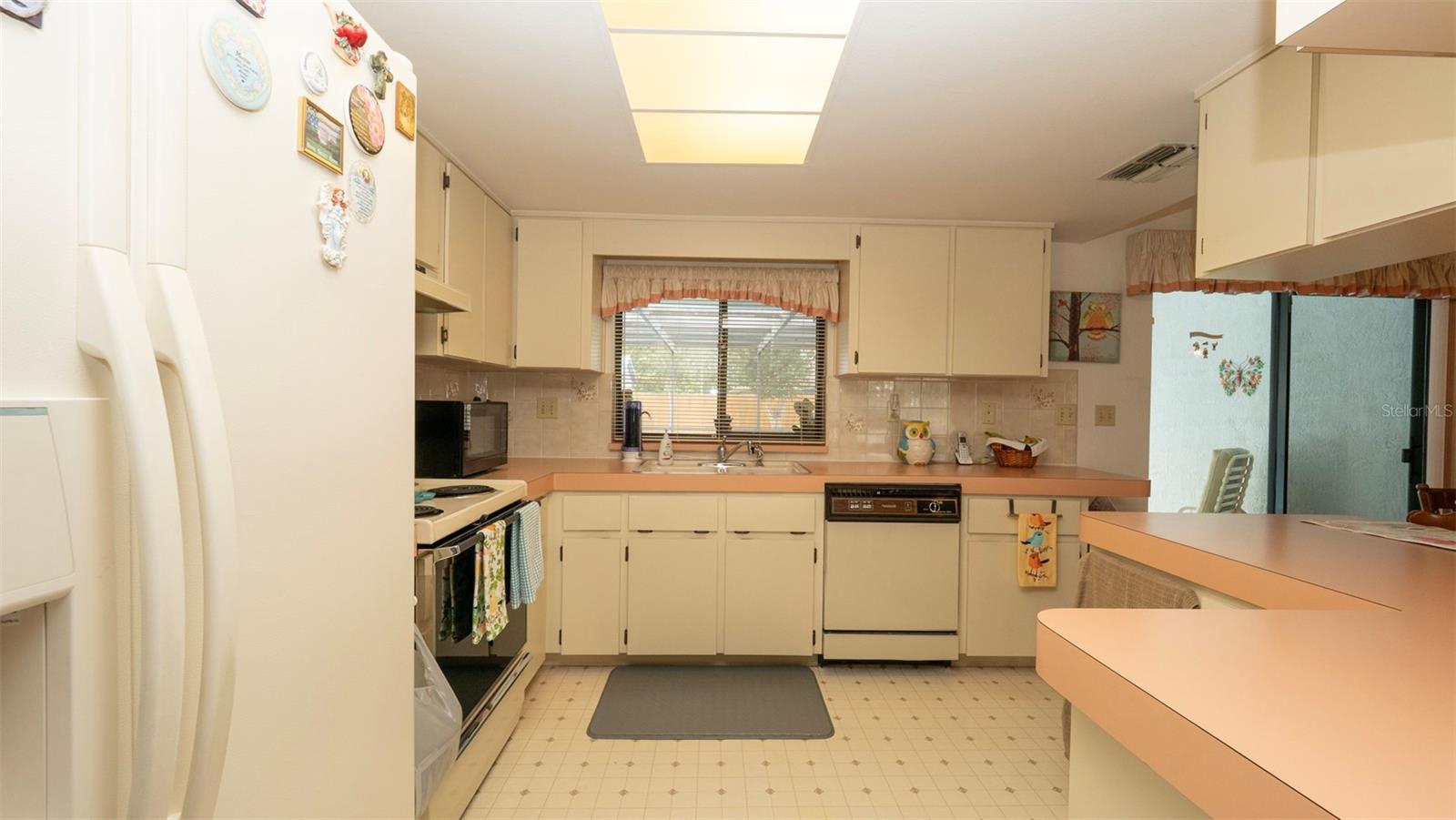 Listing photo id 8 for 5309 Bayonne Avenue