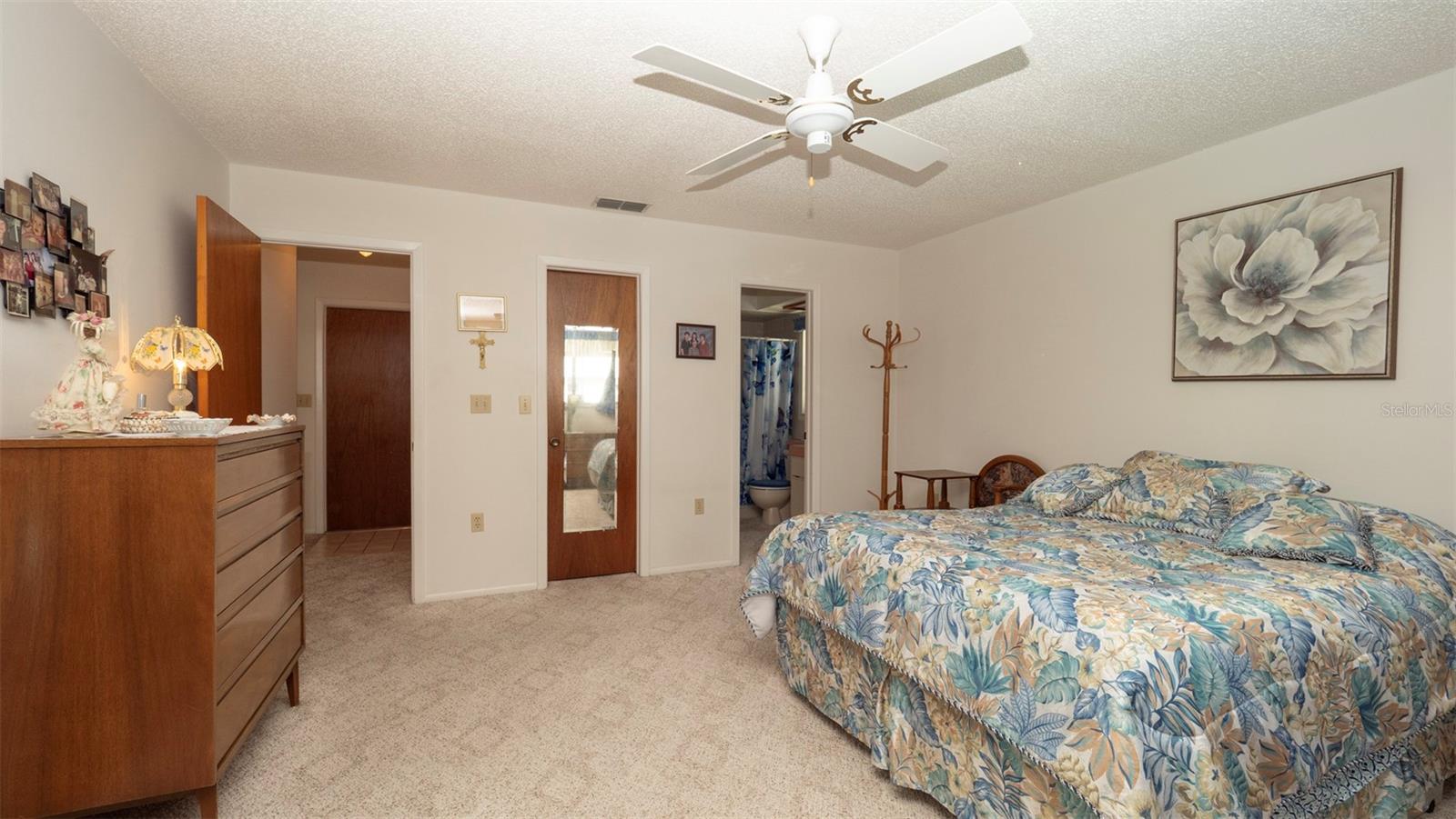 Listing photo id 10 for 5309 Bayonne Avenue