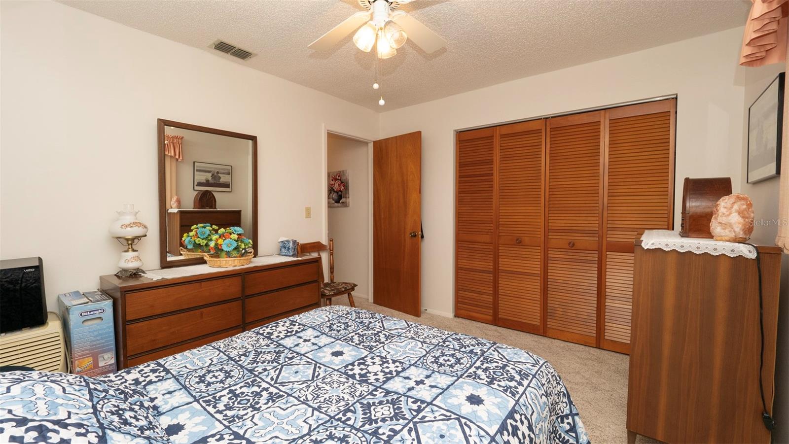 Listing photo id 15 for 5309 Bayonne Avenue