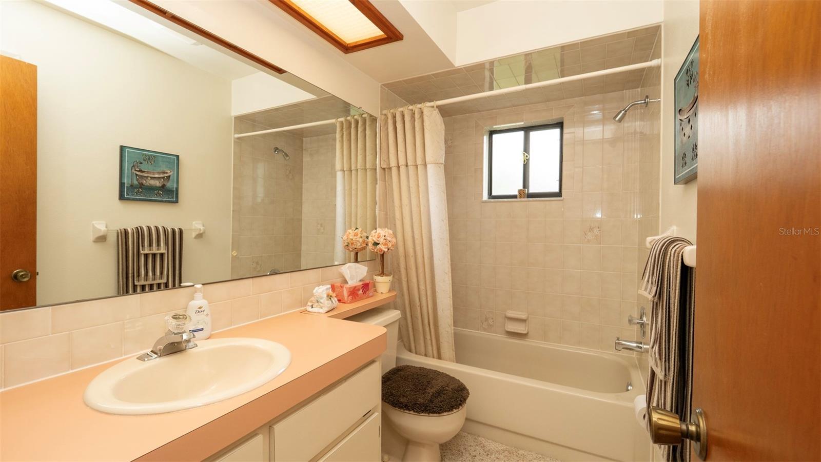 Listing photo id 16 for 5309 Bayonne Avenue