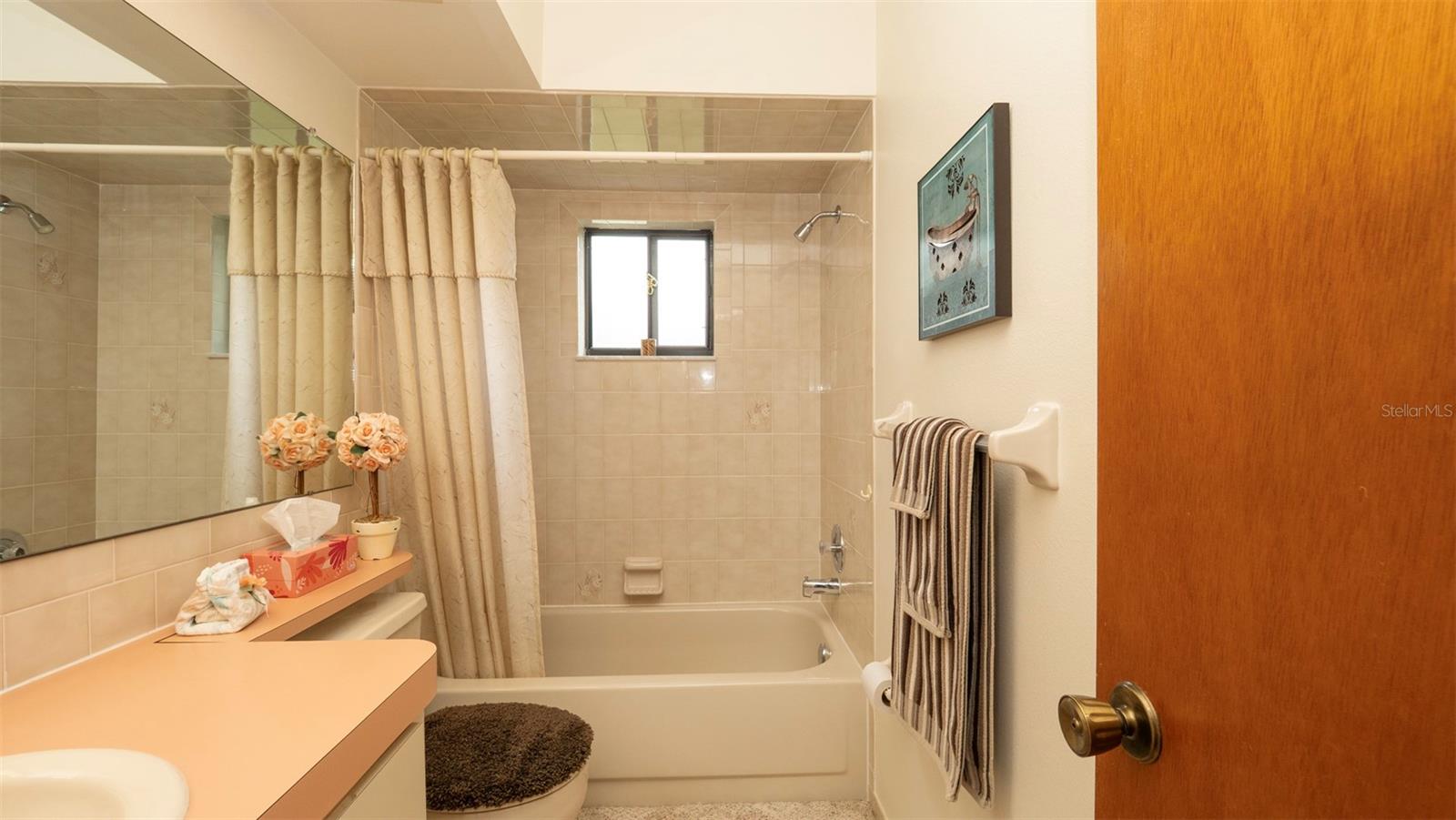 Listing photo id 17 for 5309 Bayonne Avenue