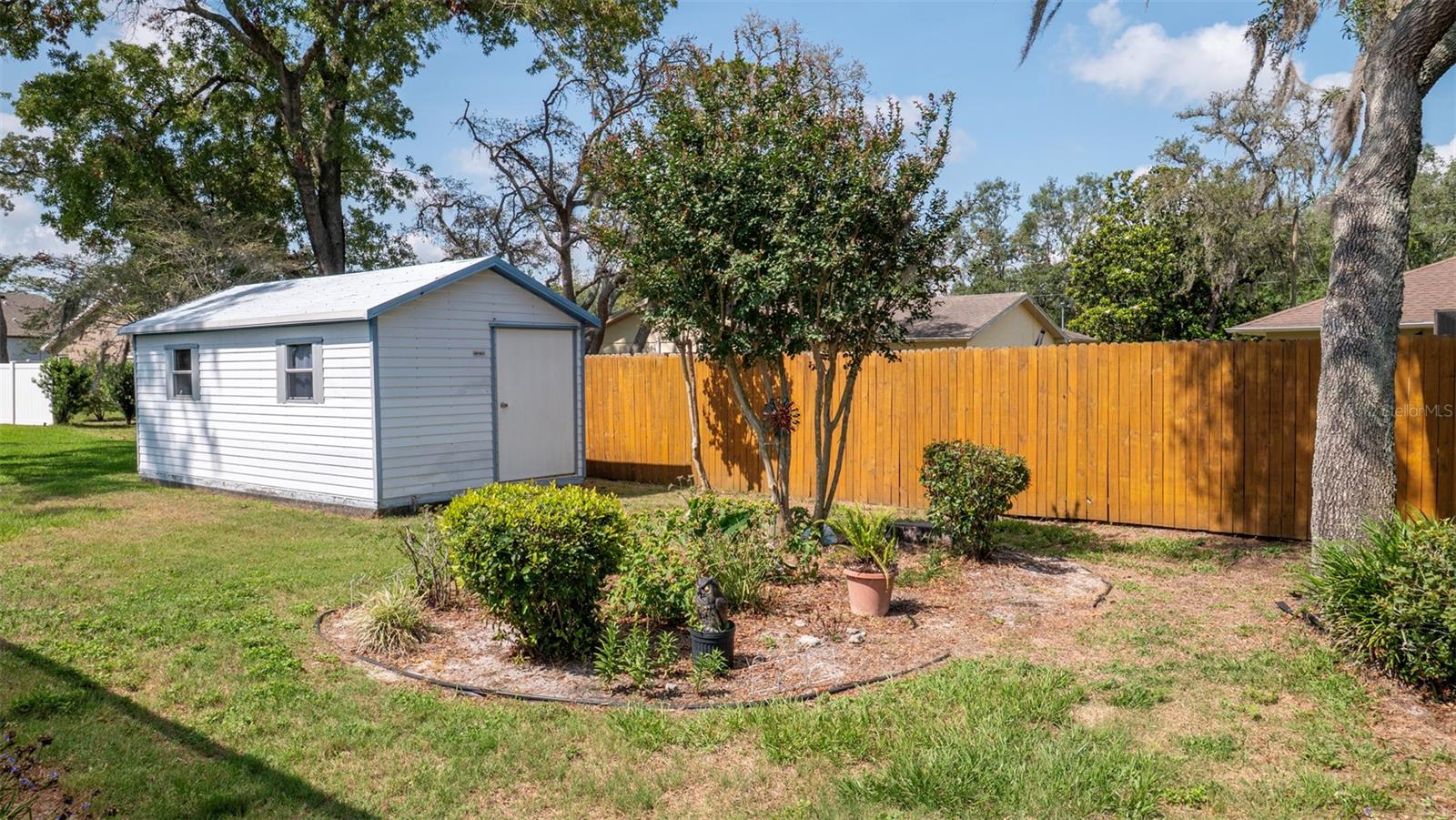 Listing photo id 29 for 5309 Bayonne Avenue