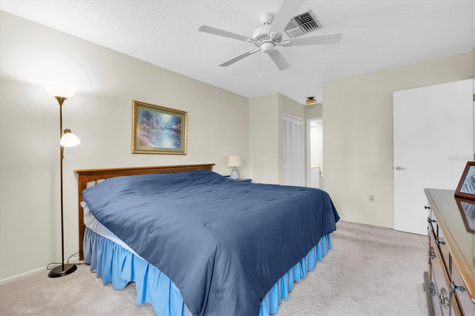 Listing photo id 13 for 9334 Whitstone Court
