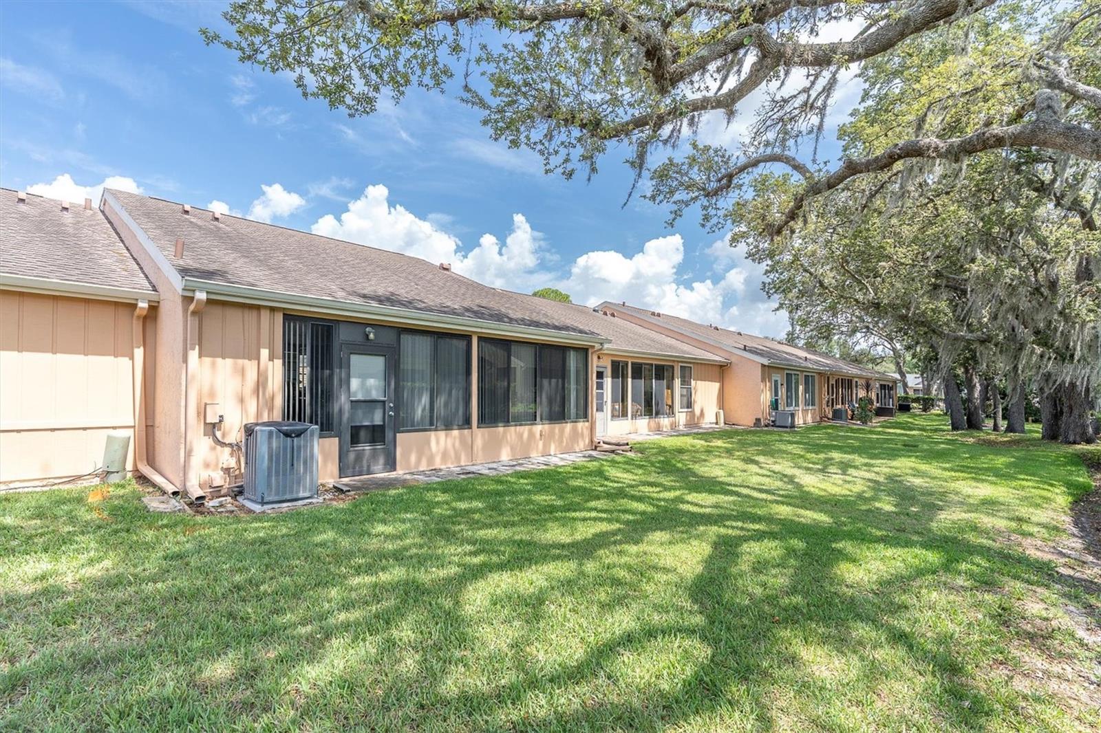 Listing photo id 22 for 9334 Whitstone Court