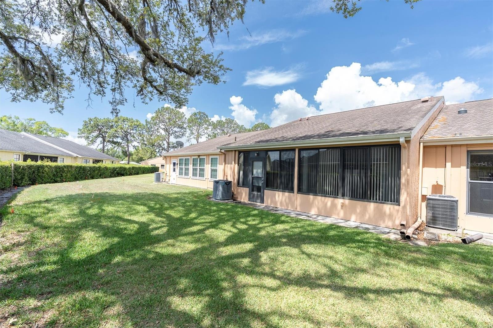 Listing photo id 23 for 9334 Whitstone Court