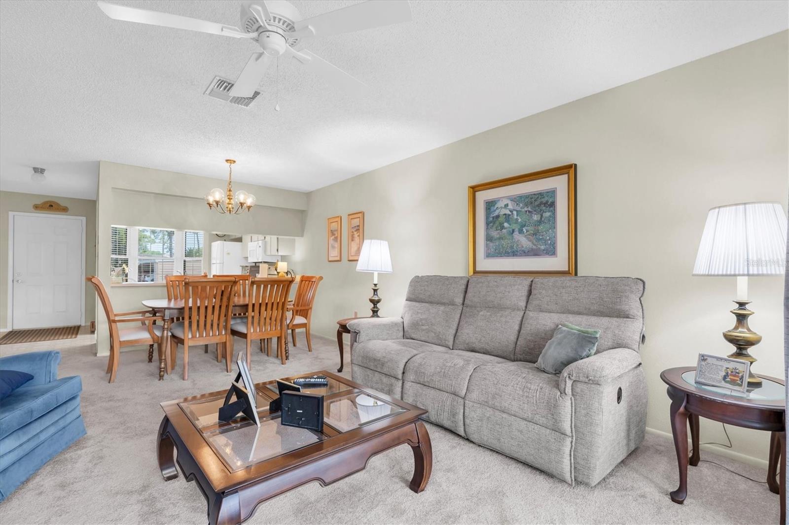 Listing photo id 3 for 9334 Whitstone Court