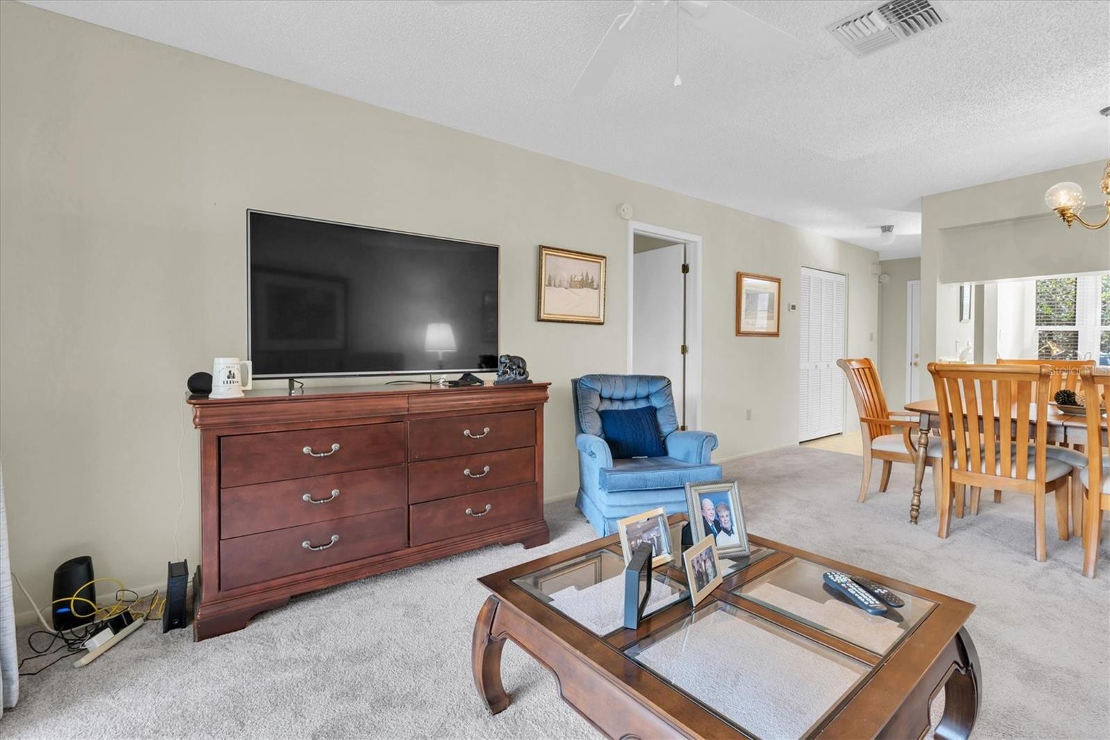 Listing photo id 4 for 9334 Whitstone Court