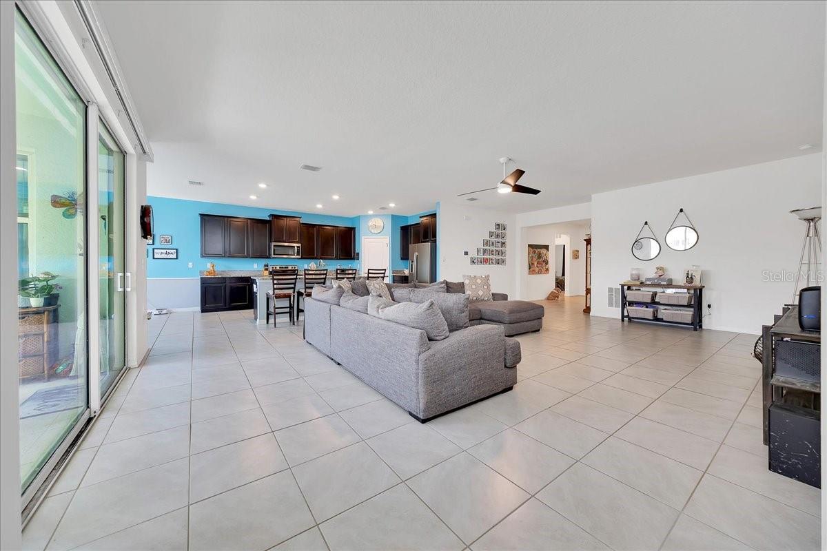 Image 21 of 45 For 13454 Golden Lime Ave