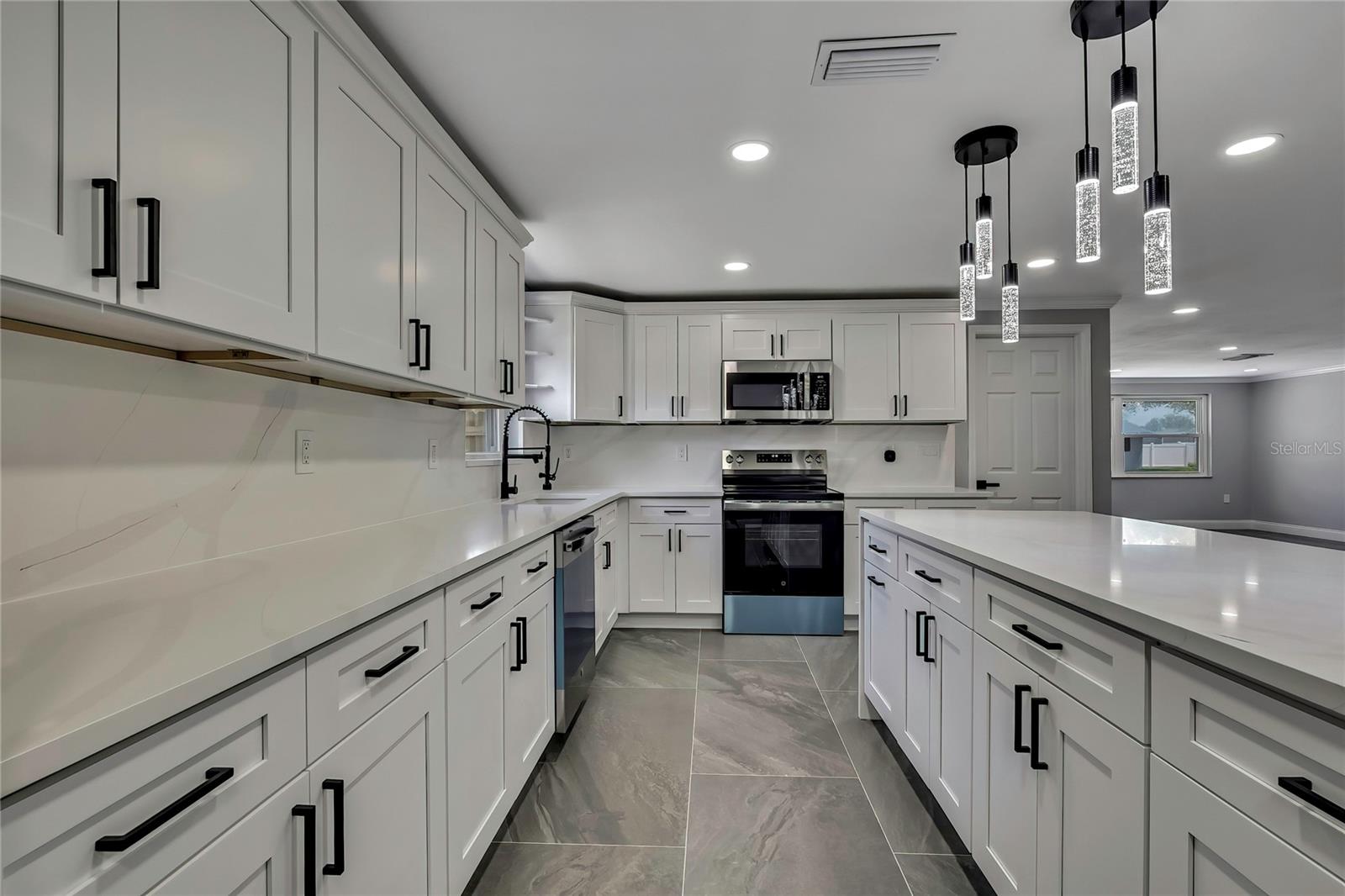 Image 13 of 68 For 6306 Aberdeen Avenue