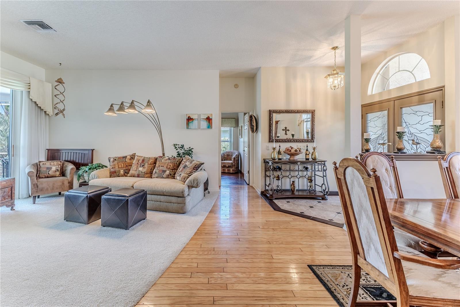 Listing photo id 11 for 8132 Summersong Court