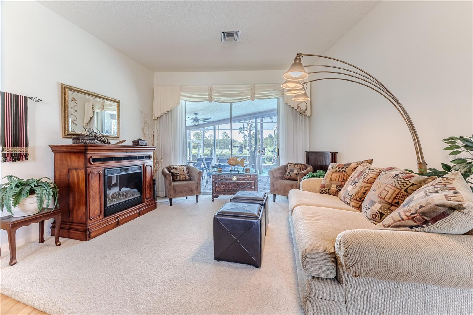 Listing photo id 13 for 8132 Summersong Court