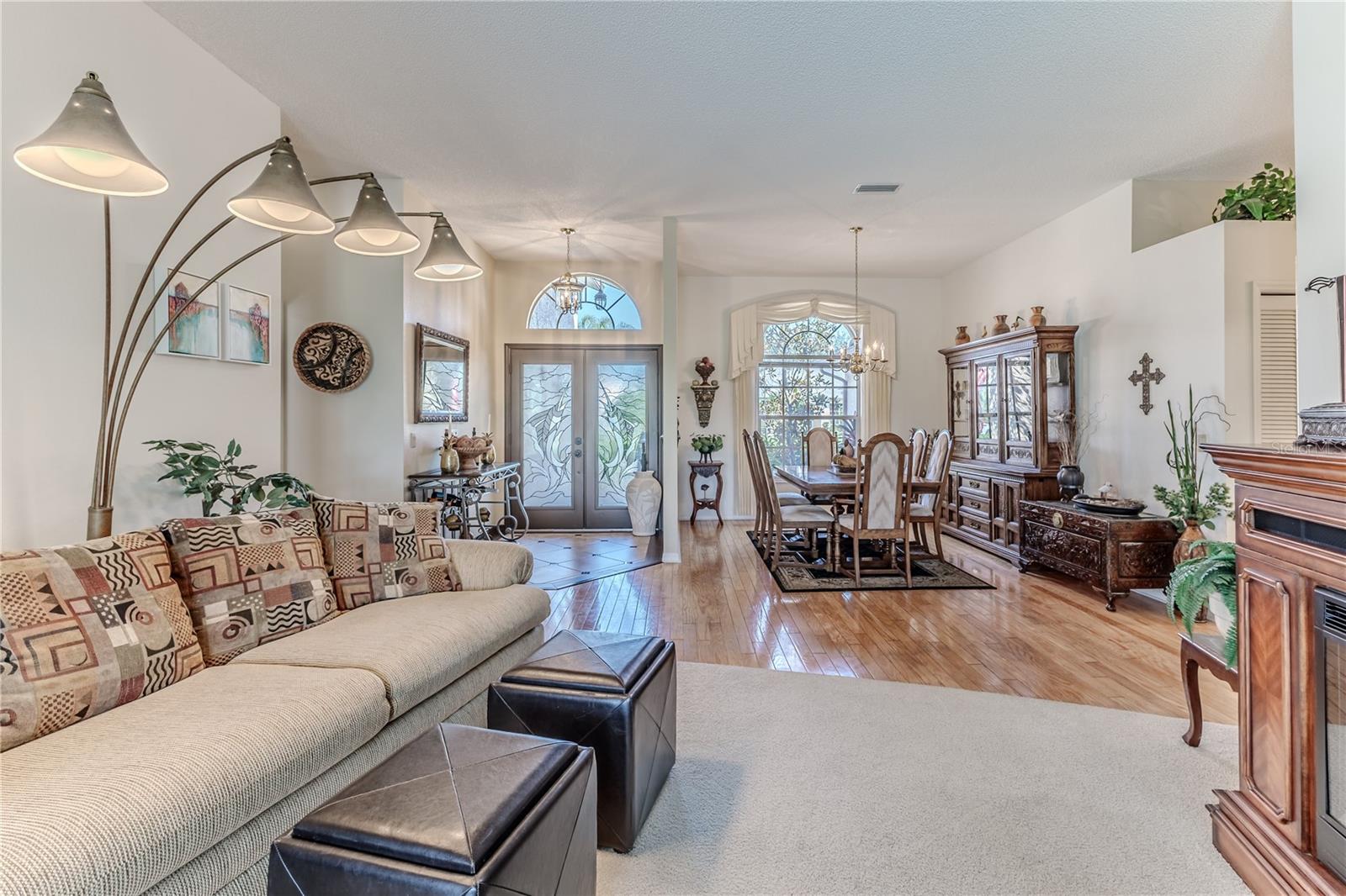 Listing photo id 15 for 8132 Summersong Court