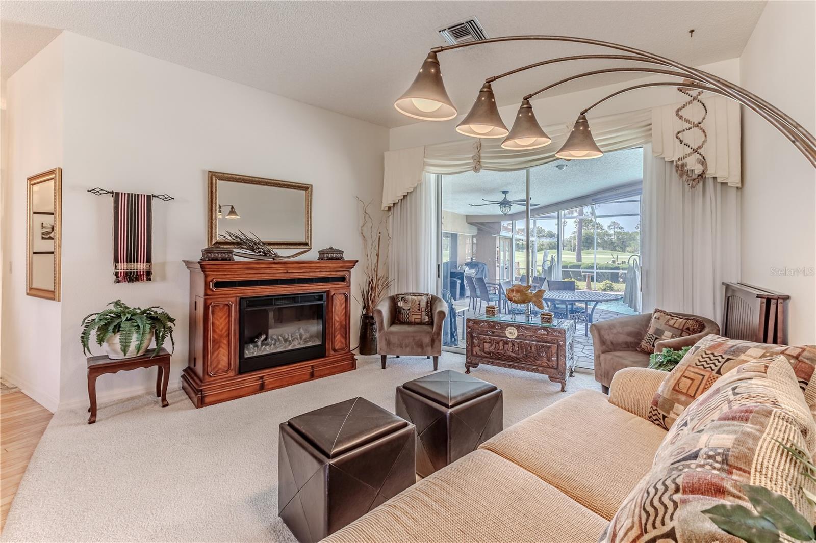 Listing photo id 16 for 8132 Summersong Court