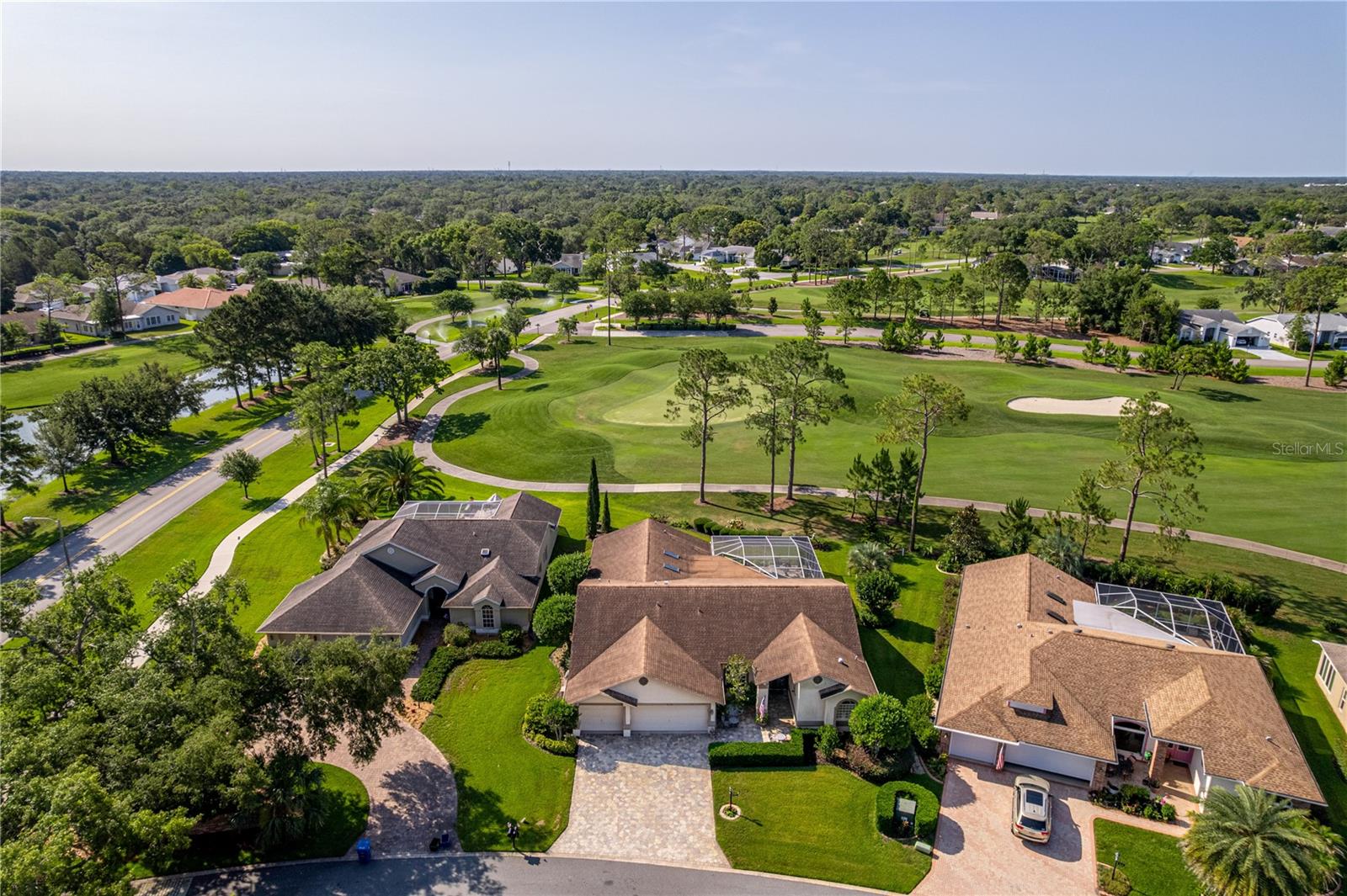 Listing photo id 17 for 8132 Summersong Court