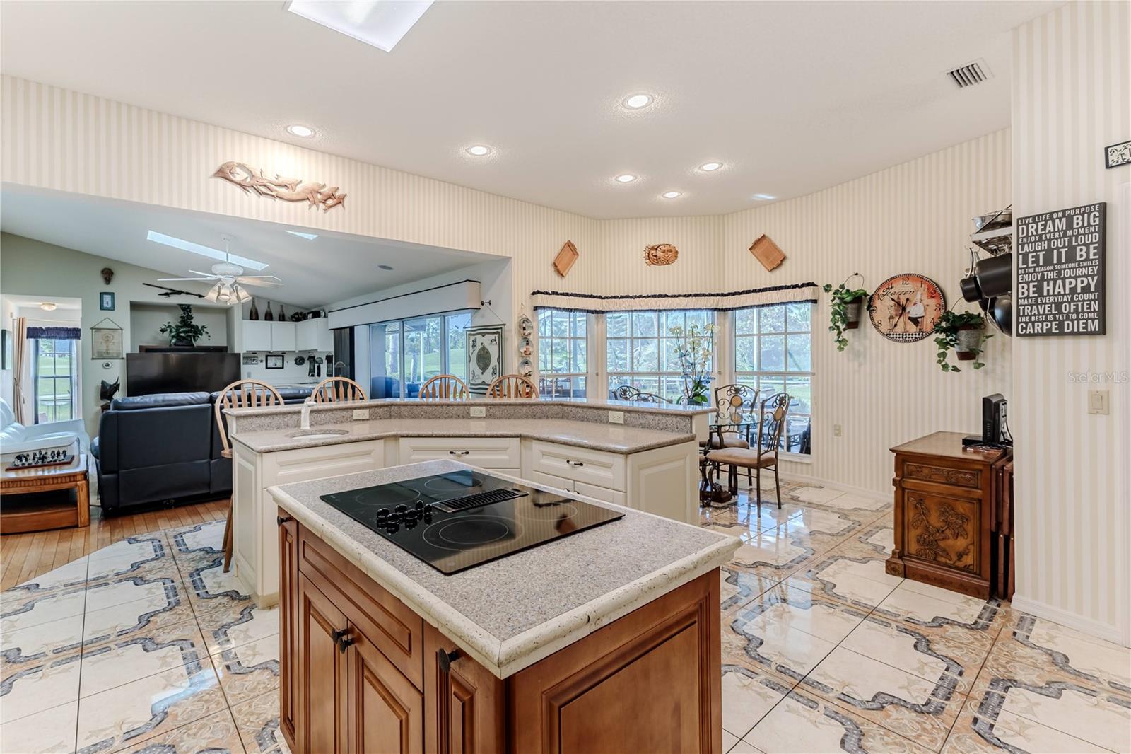 Listing photo id 21 for 8132 Summersong Court