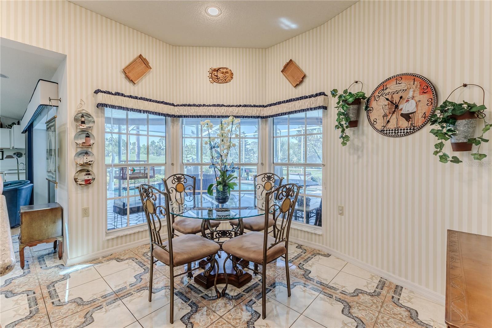 Listing photo id 23 for 8132 Summersong Court