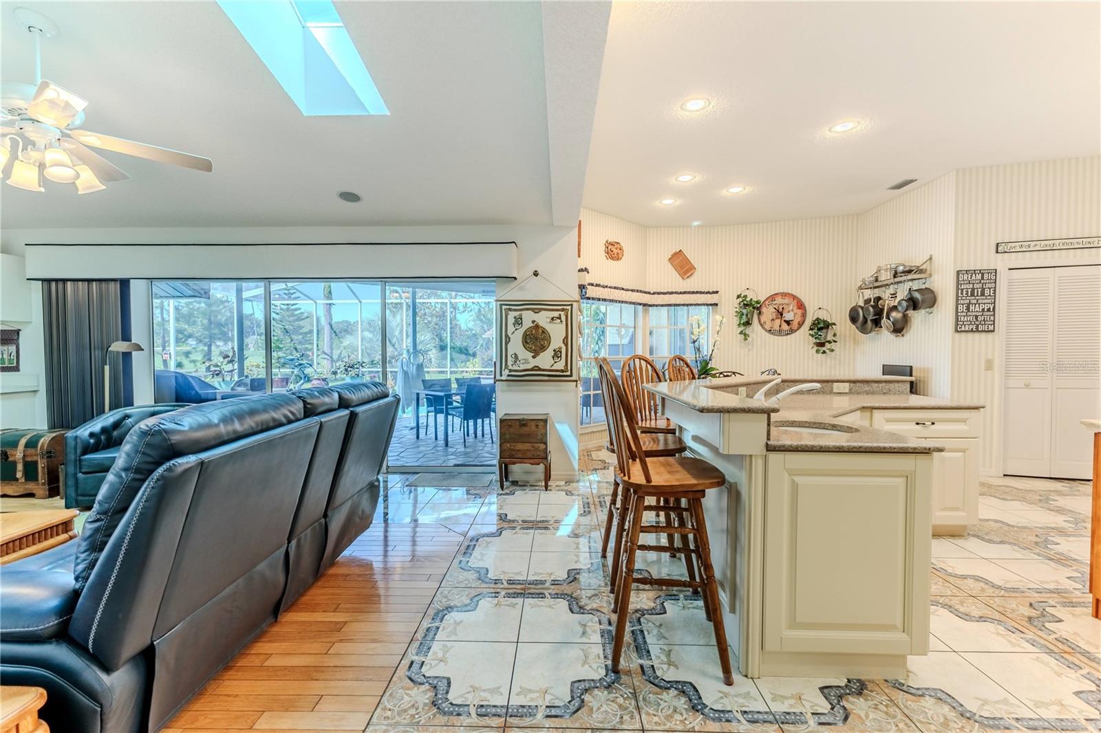 Listing photo id 26 for 8132 Summersong Court