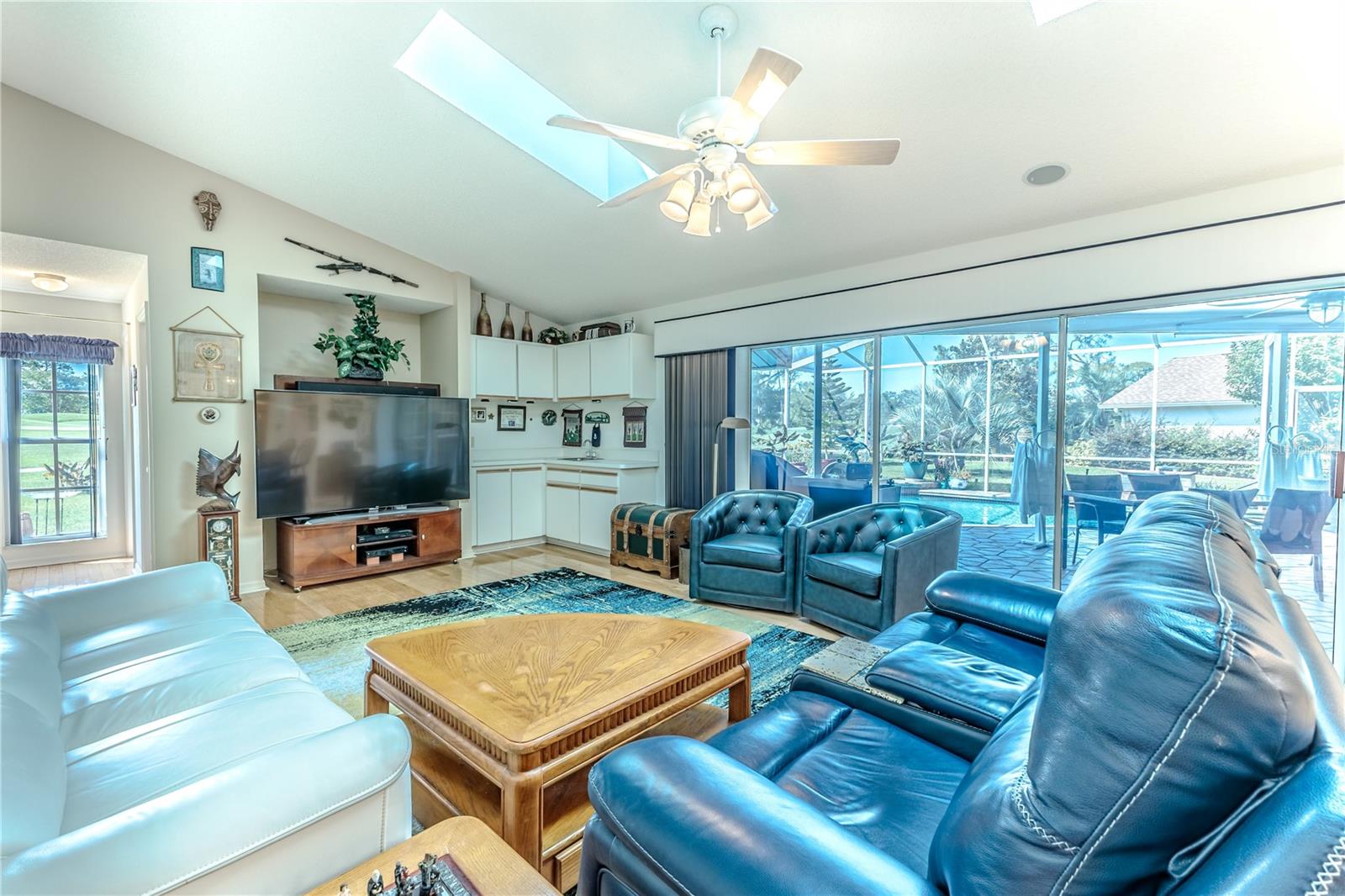Listing photo id 27 for 8132 Summersong Court