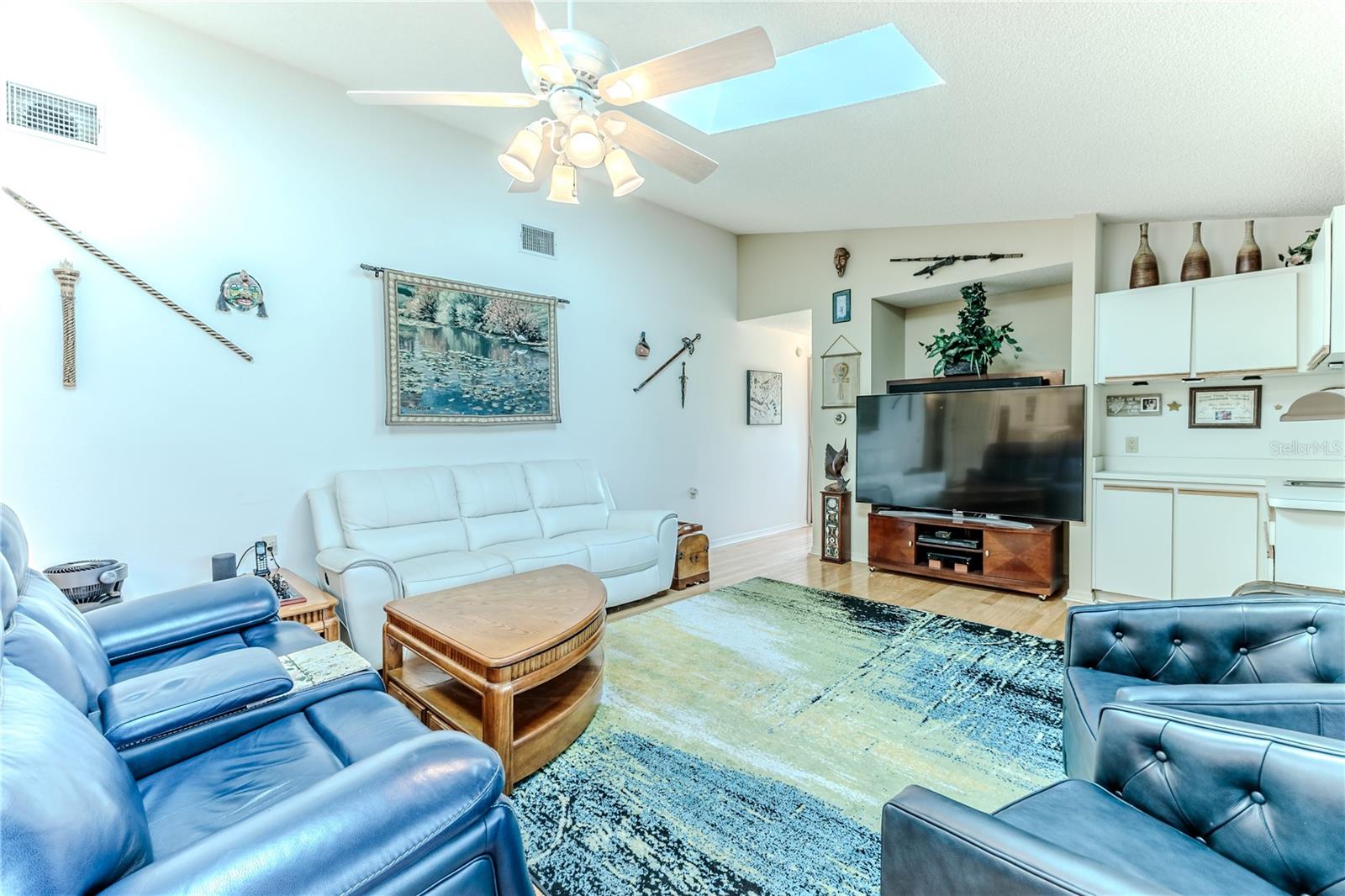Listing photo id 28 for 8132 Summersong Court