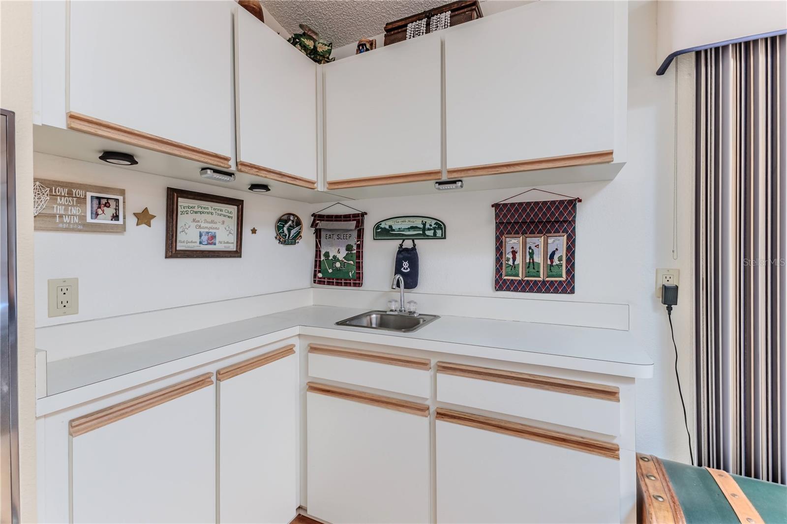 Listing photo id 29 for 8132 Summersong Court