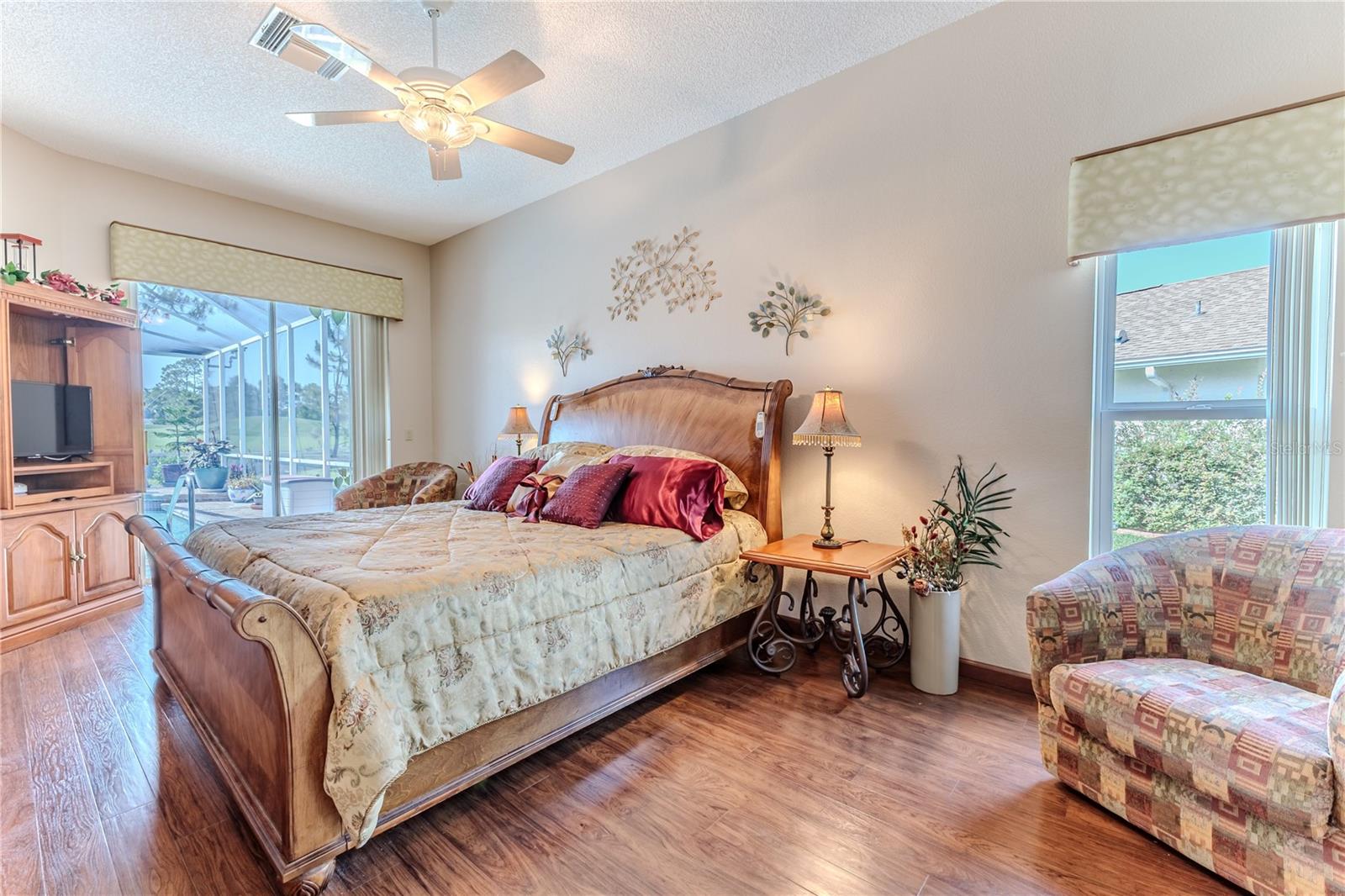 Listing photo id 32 for 8132 Summersong Court