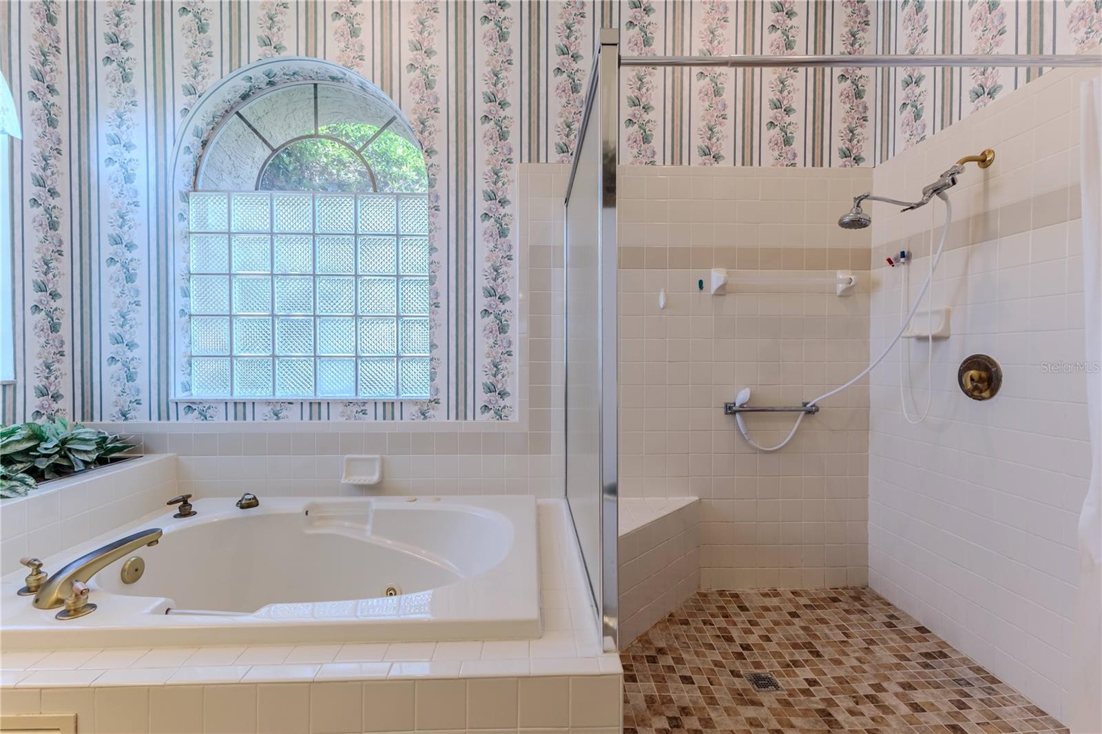 Listing photo id 38 for 8132 Summersong Court
