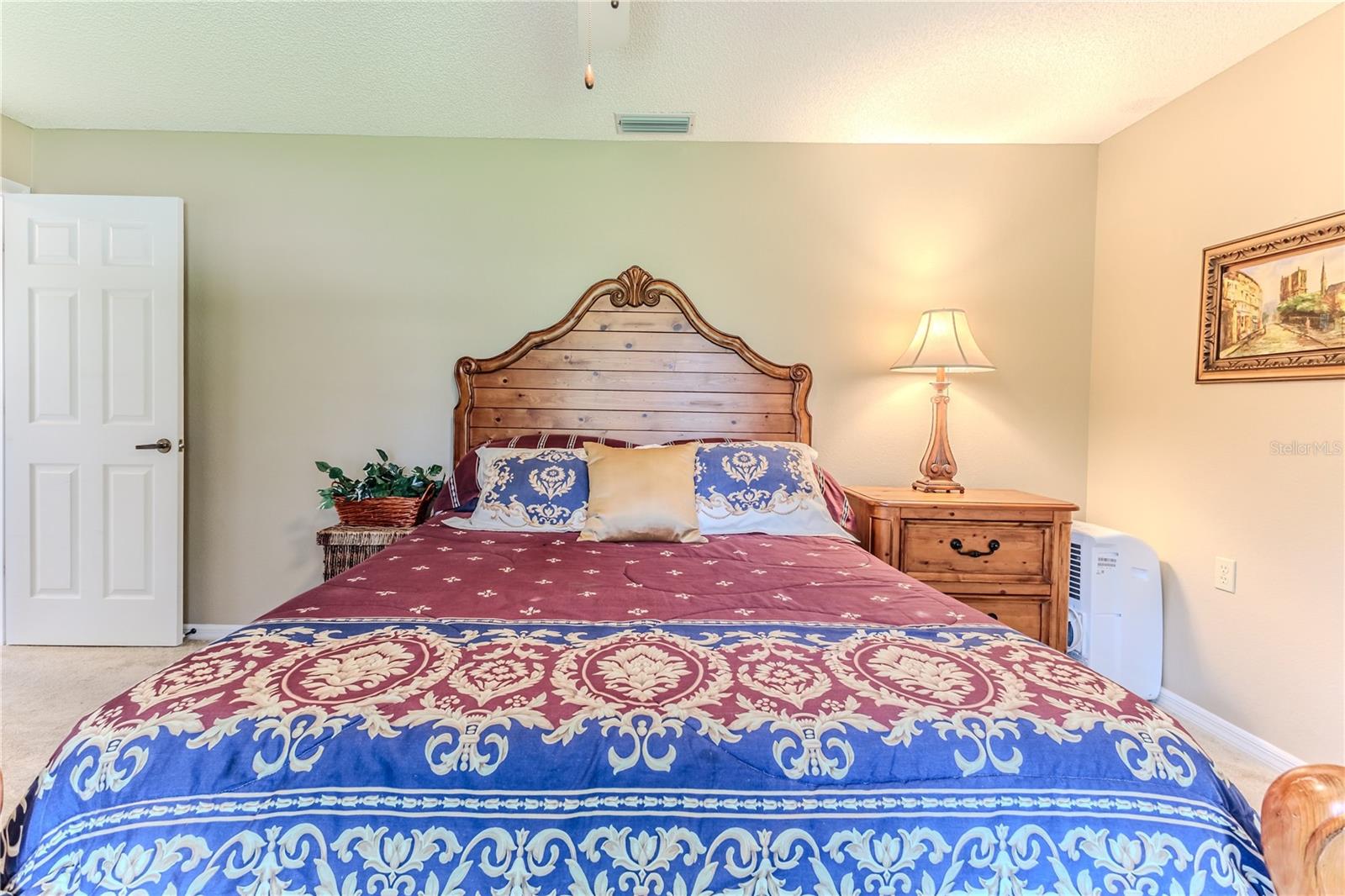 Listing photo id 42 for 8132 Summersong Court