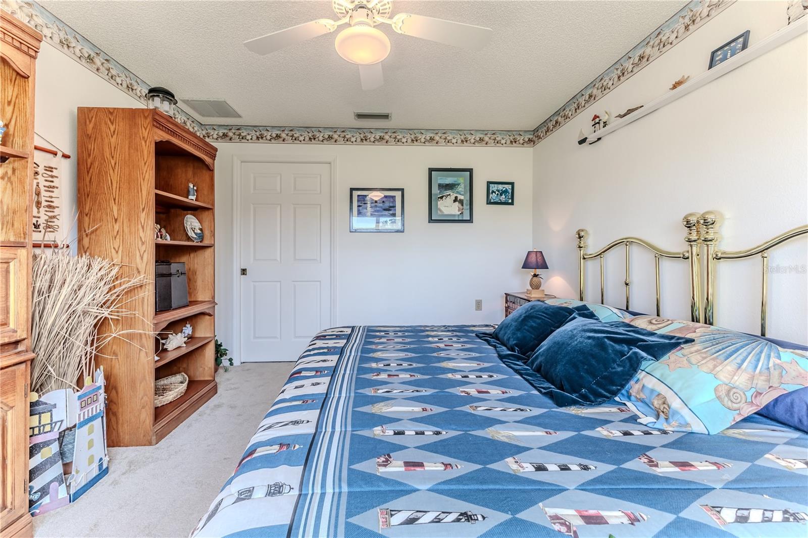 Listing photo id 47 for 8132 Summersong Court