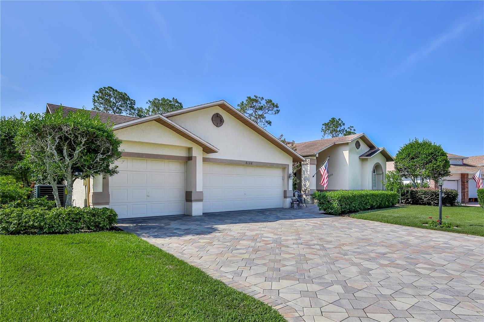 Listing photo id 3 for 8132 Summersong Court