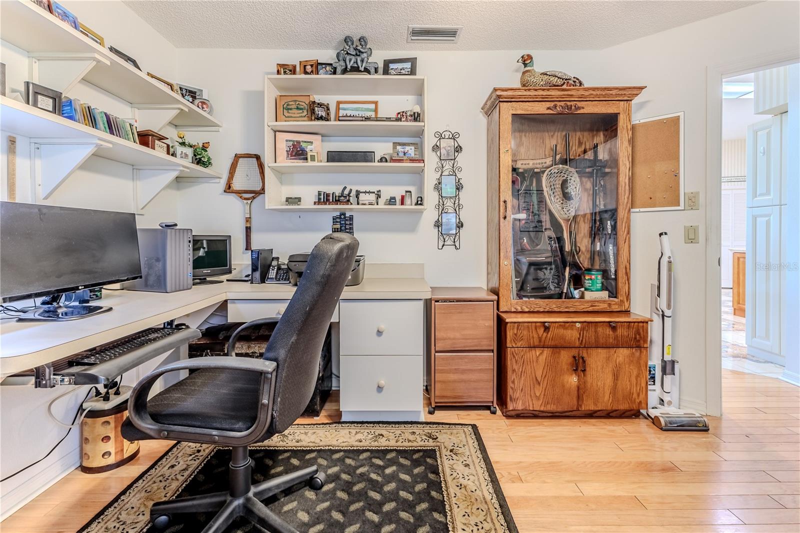 Listing photo id 57 for 8132 Summersong Court