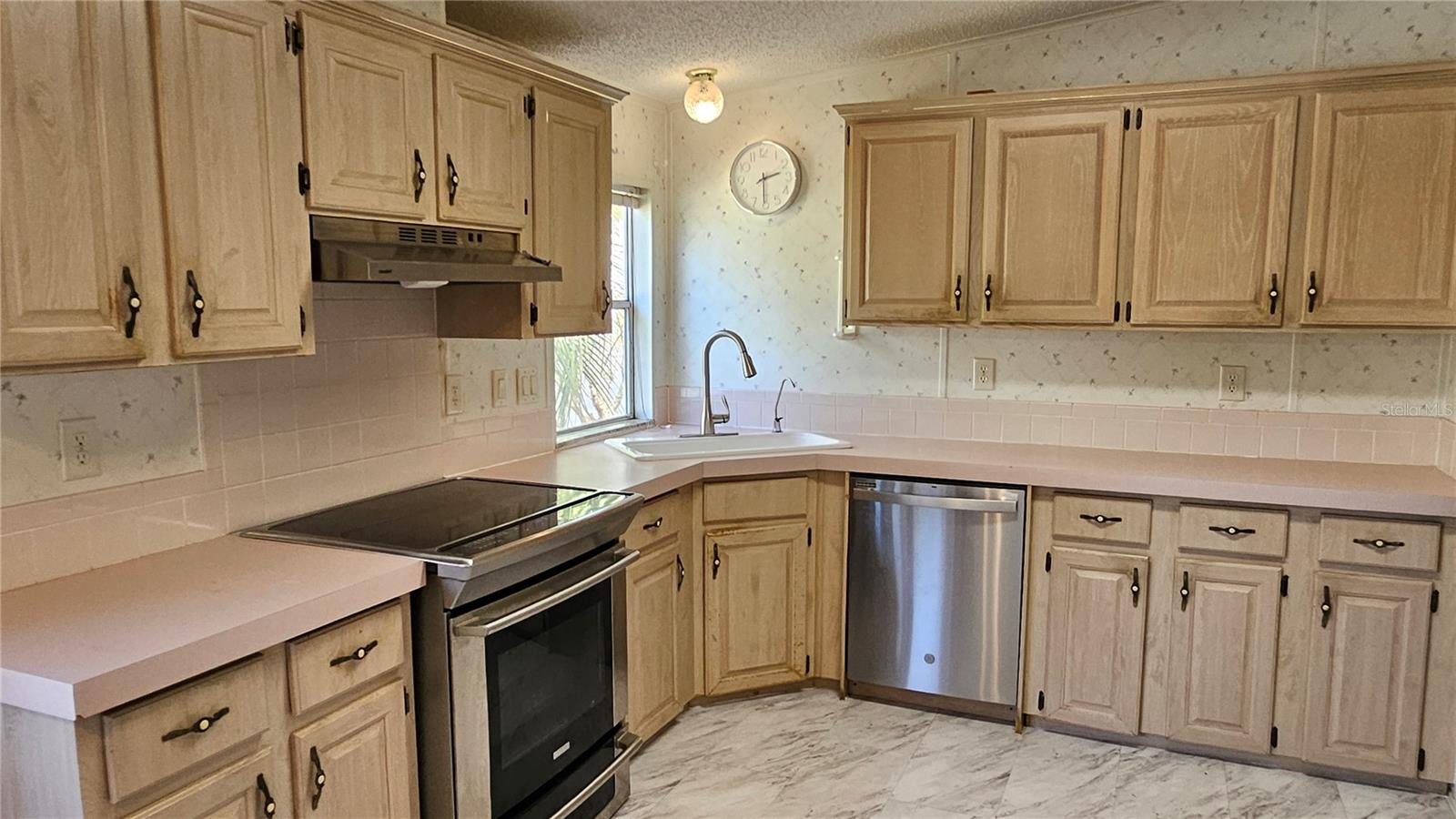Image 10 of 49 For 18062 Carrolwood Drive