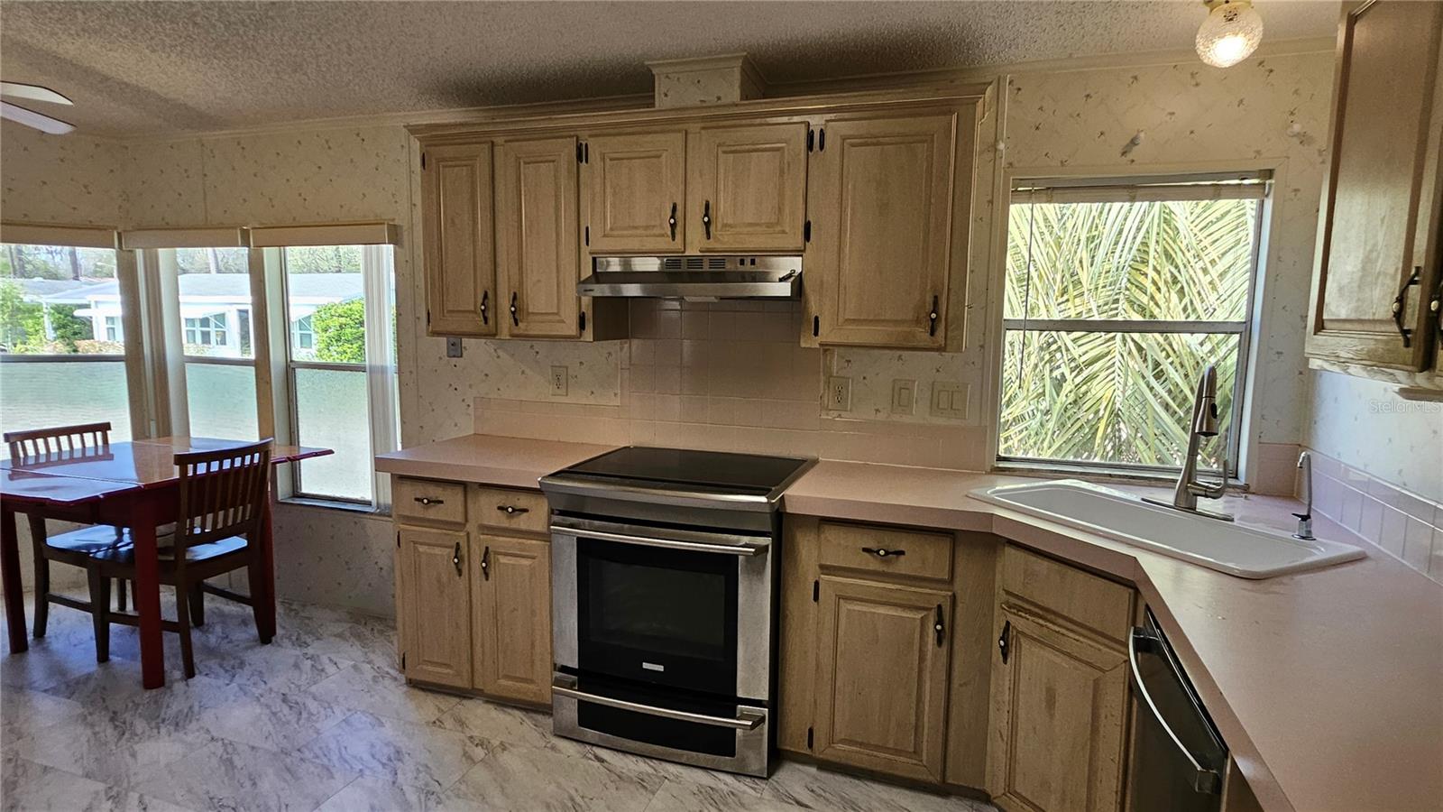 Image 11 of 49 For 18062 Carrolwood Drive