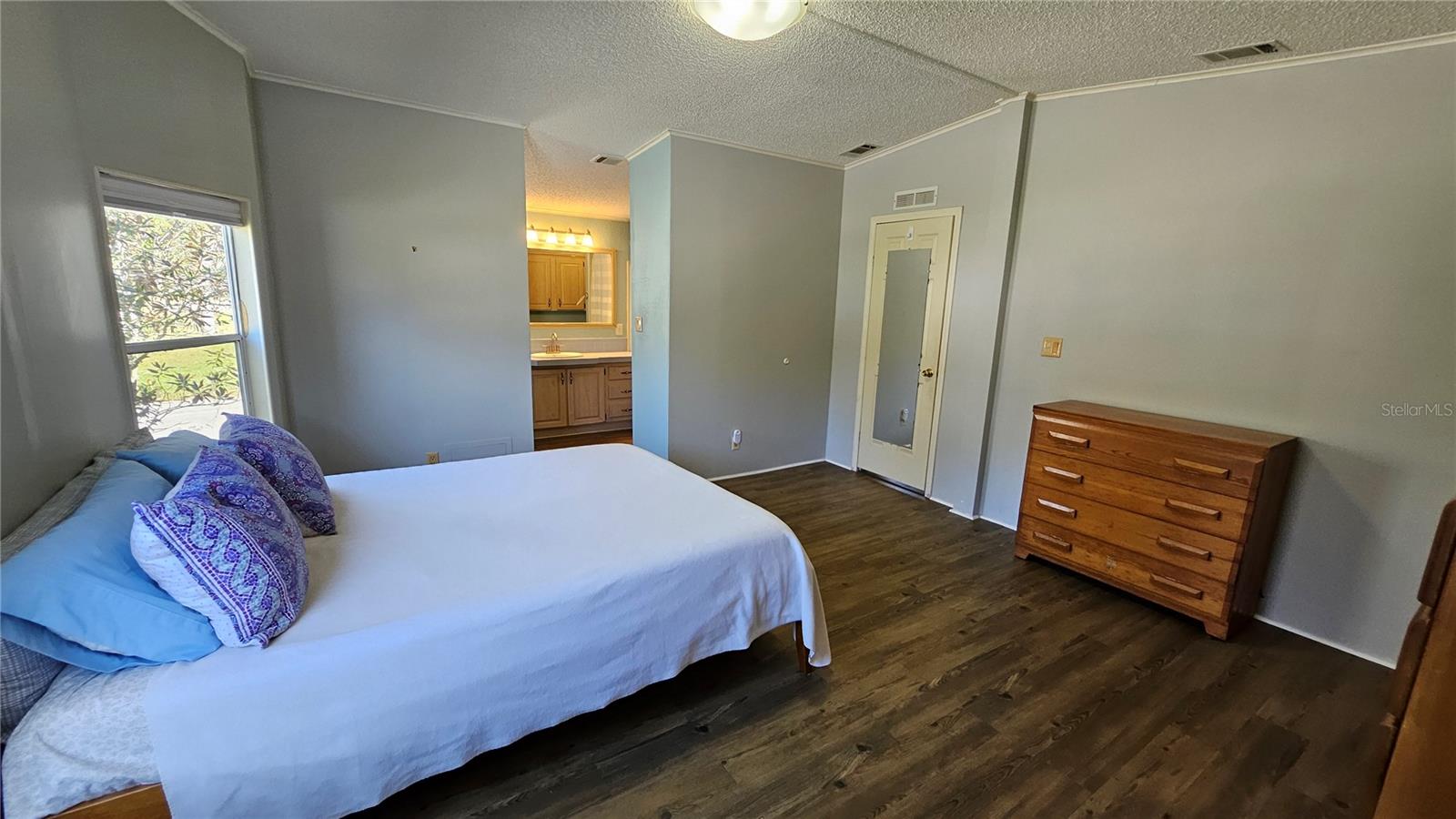Image 16 of 49 For 18062 Carrolwood Drive