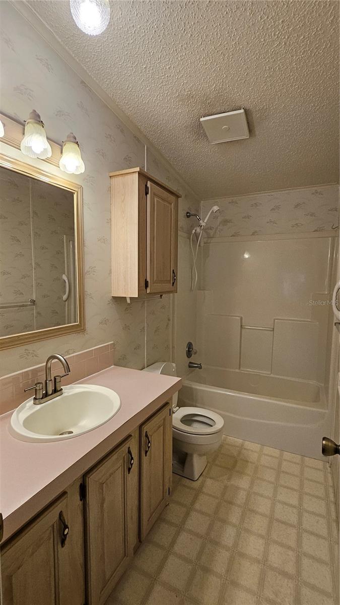 Image 25 of 49 For 18062 Carrolwood Drive
