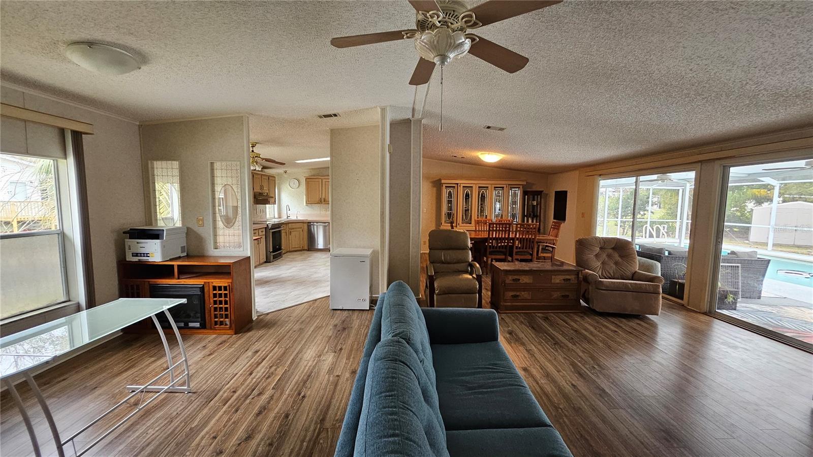 Image 8 of 49 For 18062 Carrolwood Drive
