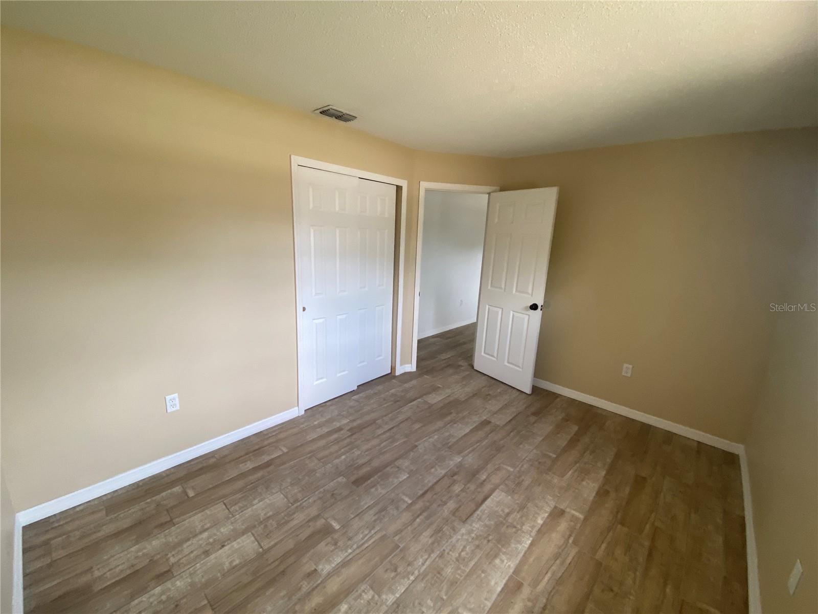 Listing photo id 9 for 11392 Beechdale Avenue