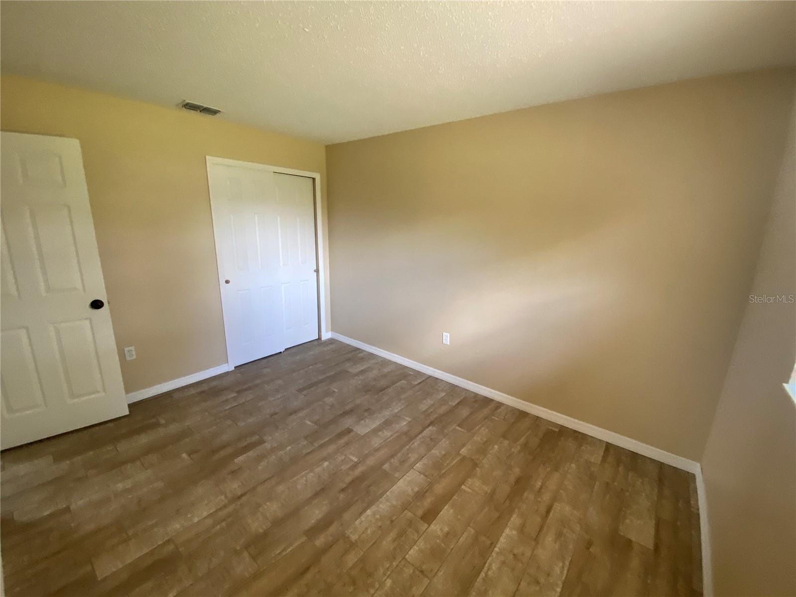 Listing photo id 12 for 11392 Beechdale Avenue