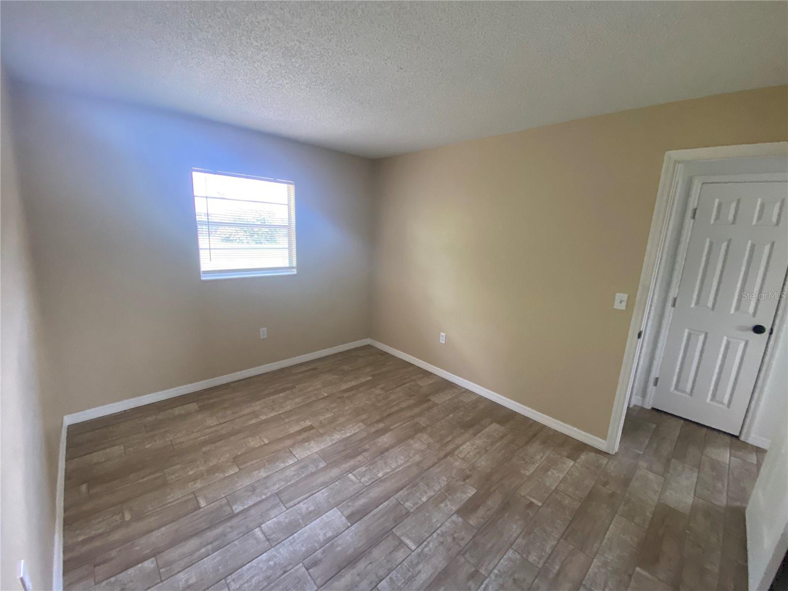 Listing photo id 14 for 11392 Beechdale Avenue