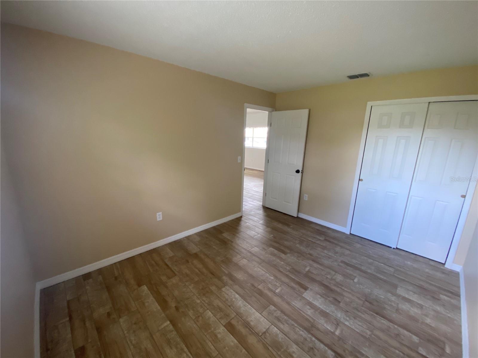 Listing photo id 15 for 11392 Beechdale Avenue