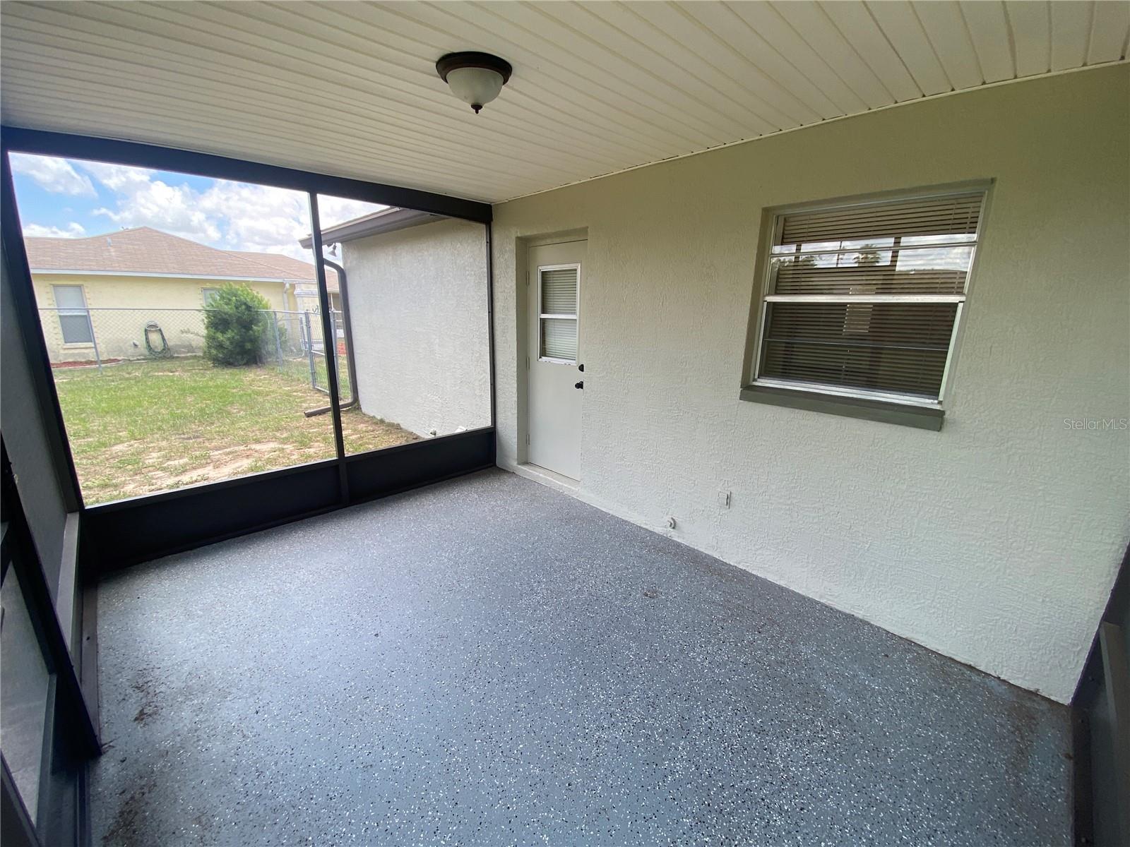 Listing photo id 21 for 11392 Beechdale Avenue