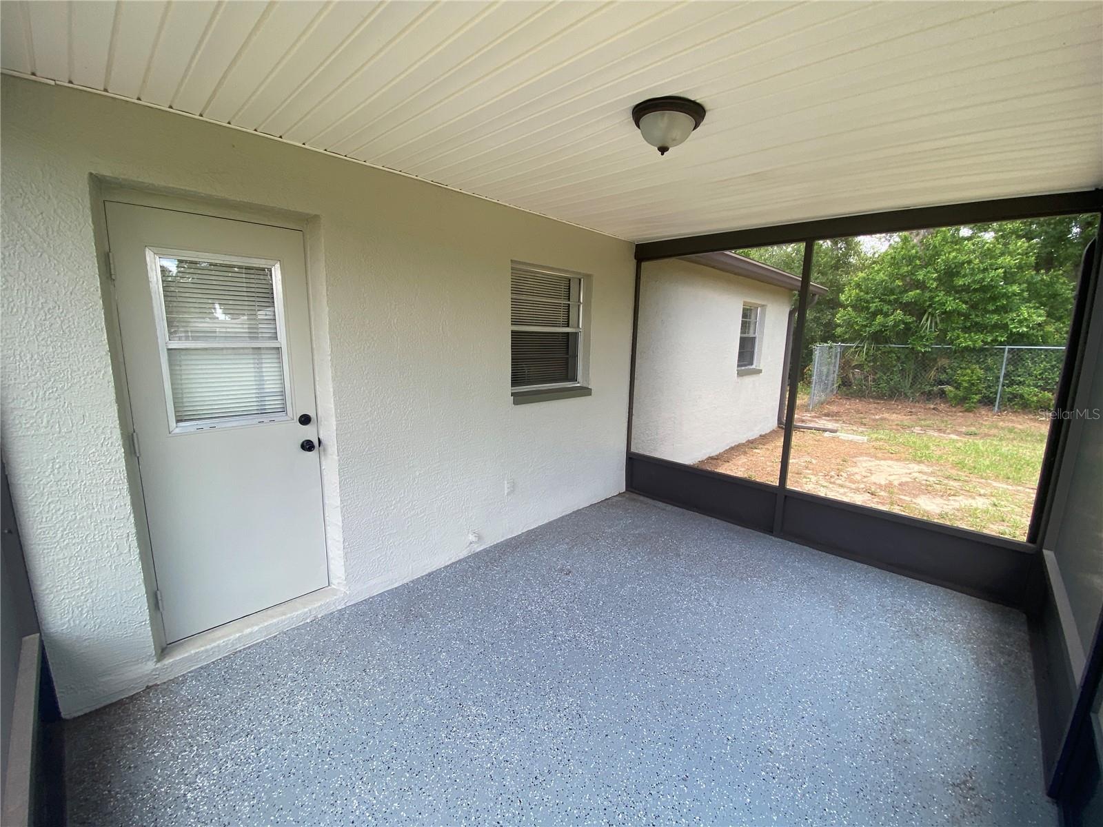 Listing photo id 22 for 11392 Beechdale Avenue