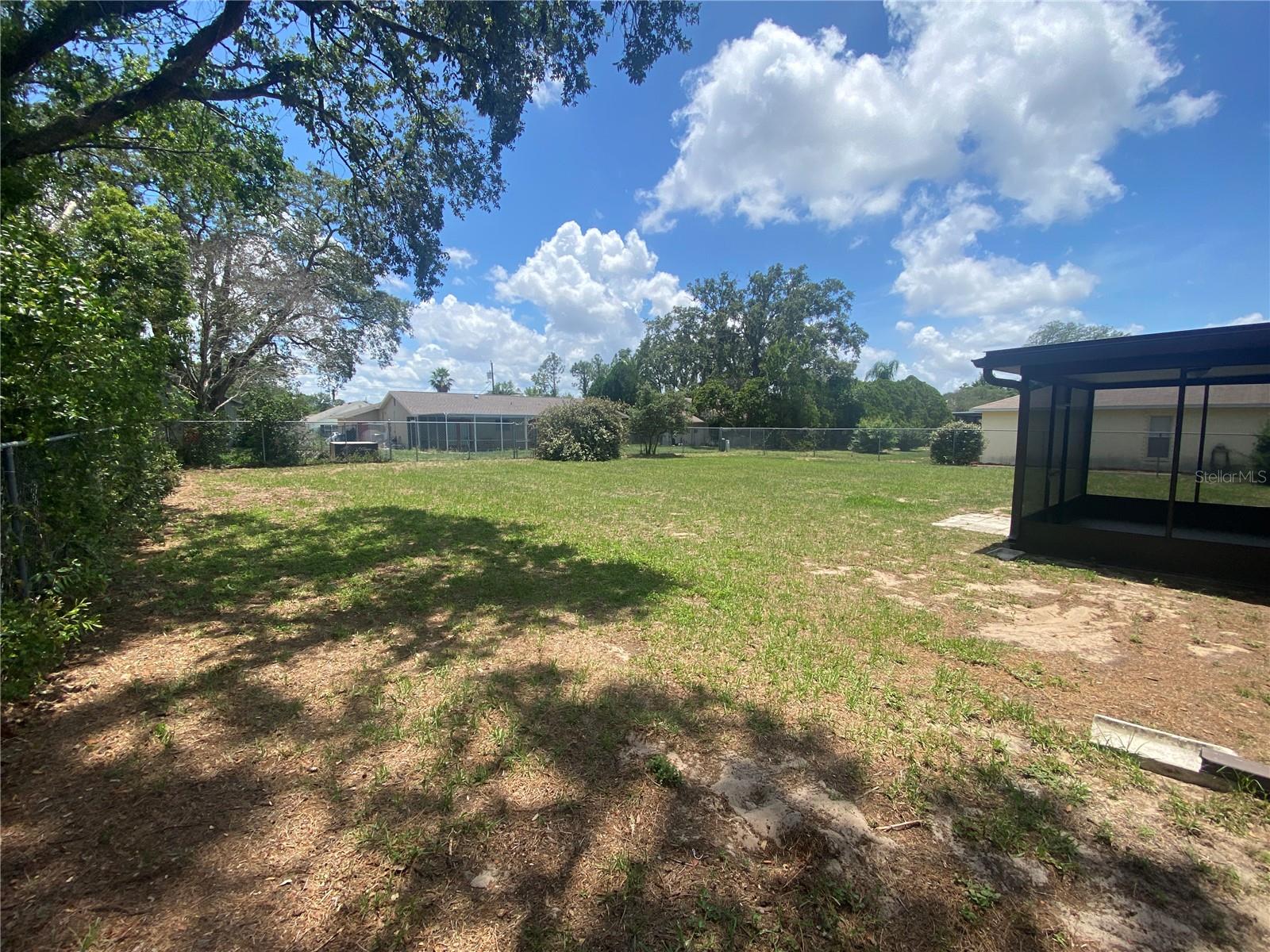 Listing photo id 27 for 11392 Beechdale Avenue