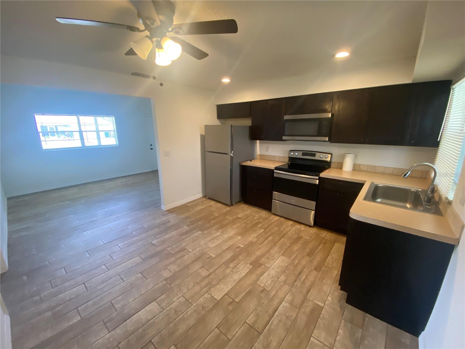 Listing photo id 1 for 11392 Beechdale Avenue