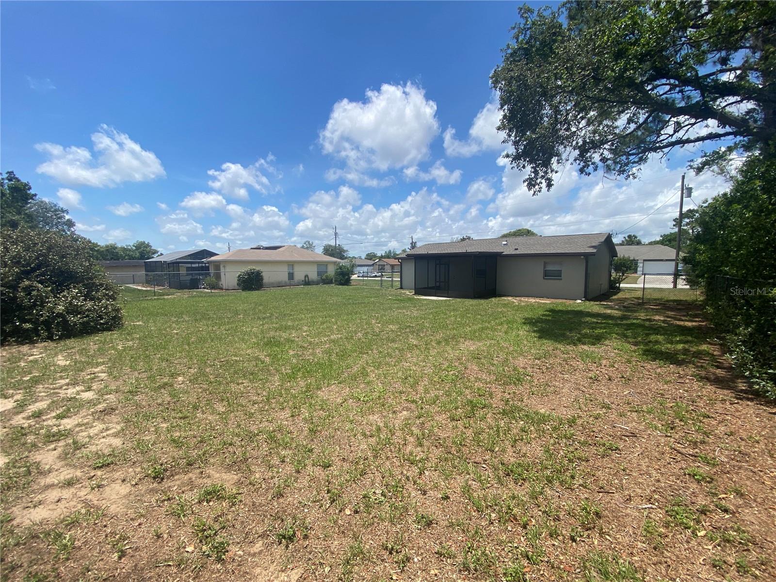 Listing photo id 28 for 11392 Beechdale Avenue