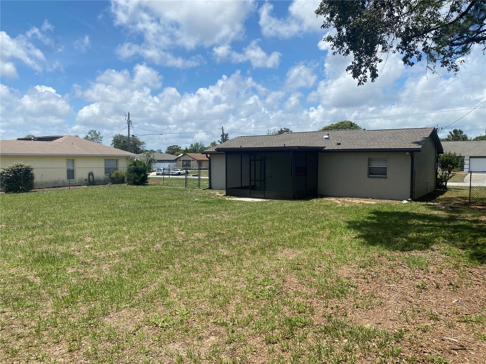 Listing photo id 29 for 11392 Beechdale Avenue
